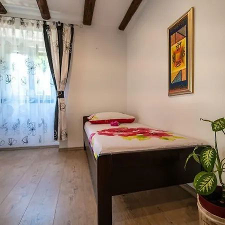 Apartment Apartman Leni *