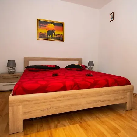 Apartman Leni Apartment