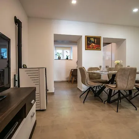 Apartman Leni Apartment *