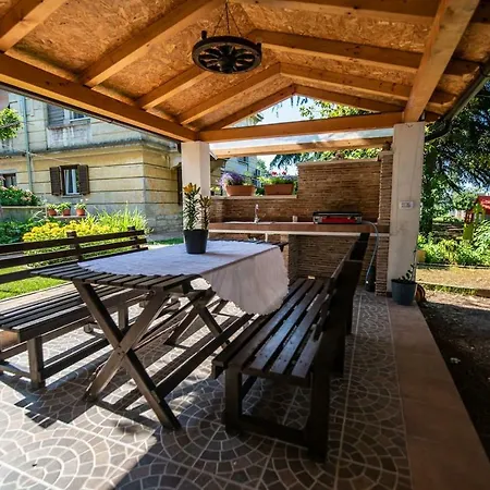 Apartman Leni Apartment *